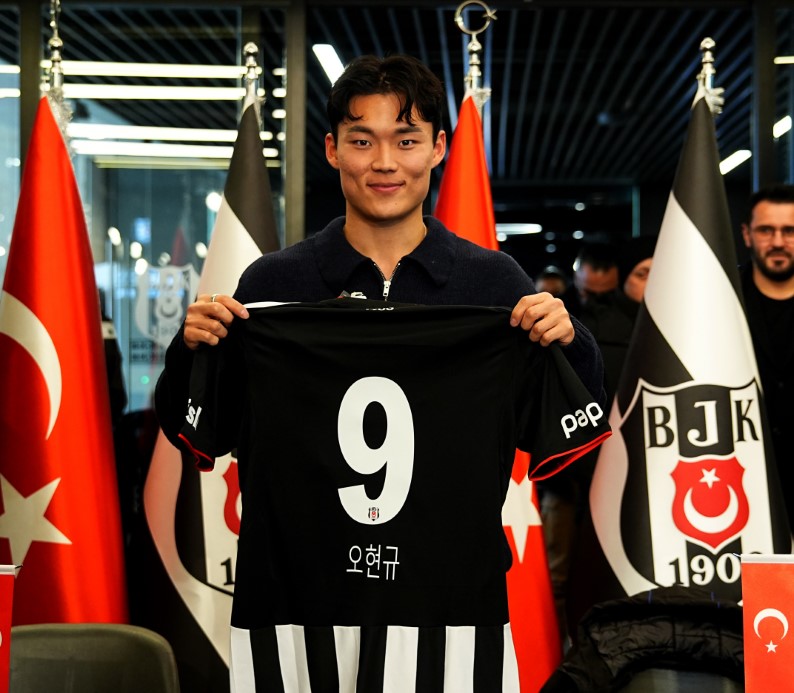 Hyeon-gyu Oh imza gününde taraftarlarla buluştu