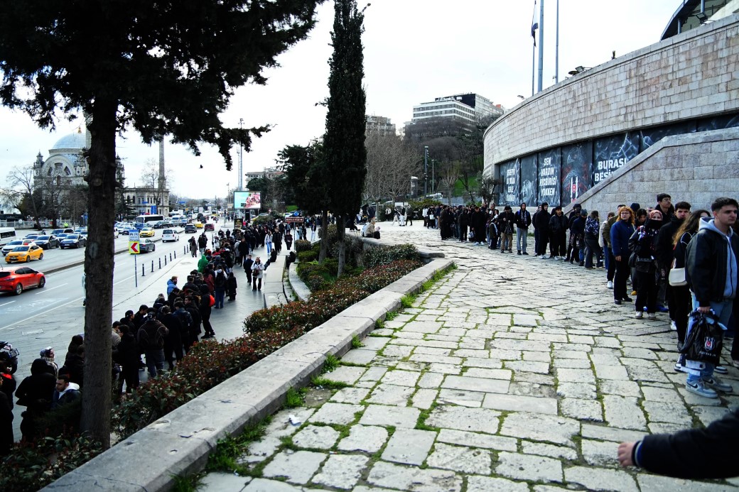 Hyeon-gyu Oh imza gününde taraftarlarla buluştu