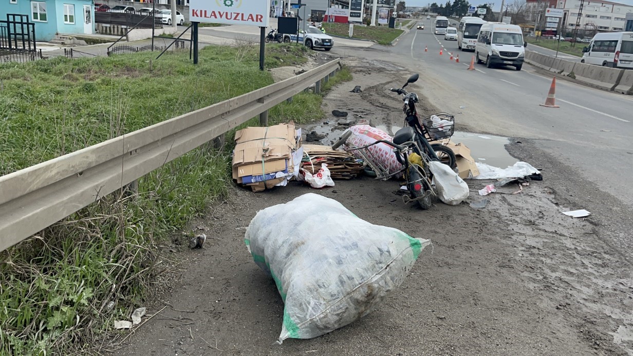 Otomobille çarpışan elektrikli bisiklet sürücüsü hayatını kaybetti