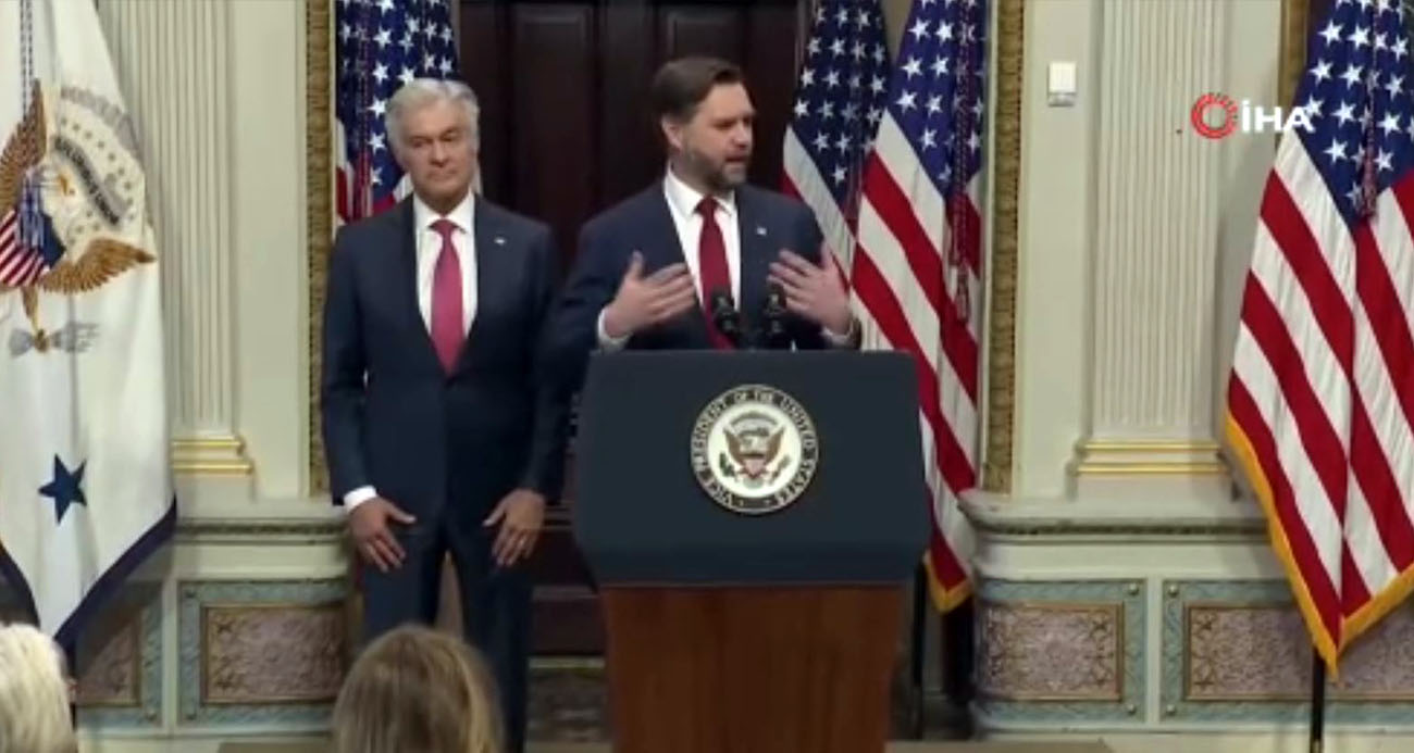 ABD Başkan Yardımcısı JD Vance, İran’ın nükleer silaha sahip olamayacağını belirterek, "Fakat, tam olarak bunu yapmaya çalıştıklarına dair kanıtlar gördük" dedi. ABD Başkanı Trump’ın İran meselesini diplomasi yoluyla çözmek istediğini aktaran Vance, "Ancak, elbette başkanın başka seçenekleri de mevcut" hatırlatmasını yaptı.