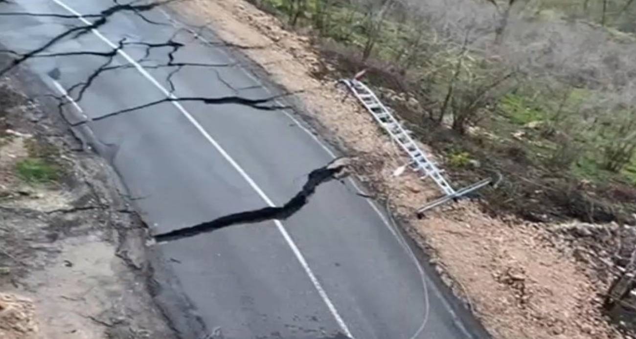 Ordu’nun Ünye ilçesi Akkuş-Niksar karayolunda meydana gelen heyelan nedeniyle yol trafiğe kapatıldı.