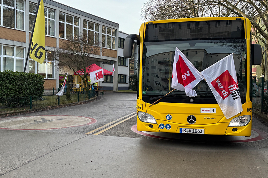 Almanya’da toplu taşıma çalışanlarının 2 günlük grevi başladı