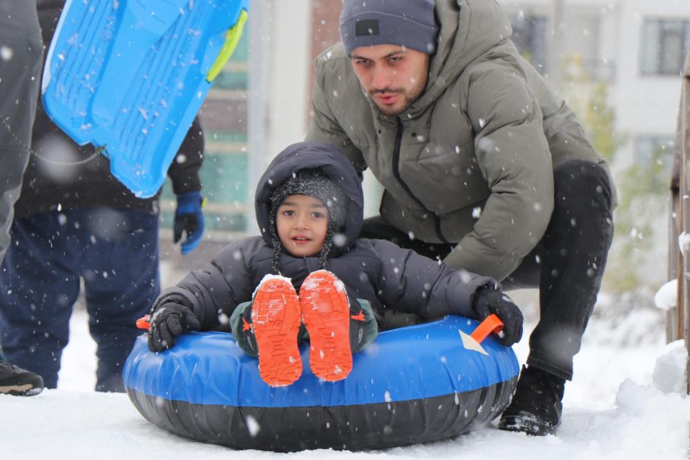 Valilikler peş peşe duyurdu! Kar tatili nedeniyle birçok ilde okullar tatil edildi