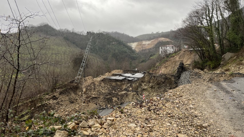 Ordu-İç Anadolu bağlantı yolundaki heyelan havadan görüntülendi