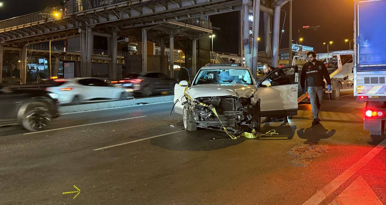 Esenyurt E-5’te otomobilin çarptığı motosiklet sürücüsü hayatını kaybetti