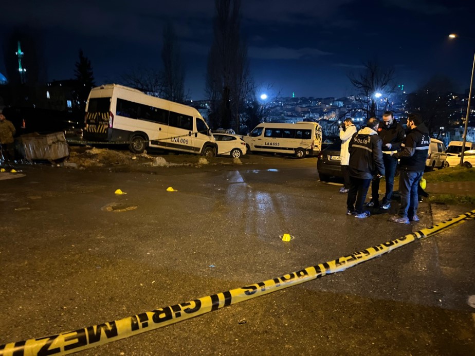 Bah&ccedil;elievler&rsquo;de uyuşturucu satıcılarına operasyon: Jandarmaya ateş a&ccedil;ıldı