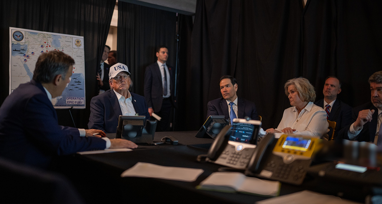 Beyaz Saray, Trump’ın İran saldırılarını izlediği anlara dair fotoğrafları paylaştı