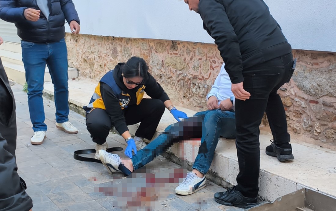 Olayın ardından kaçan şüpheliyi yakalamak için polis ekipleri çalışma başlattı.