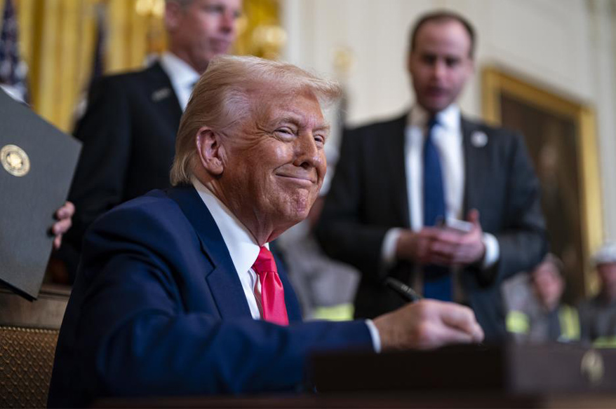 Trump: "İran Donanması’na ait 9 gemiyi batırdık"