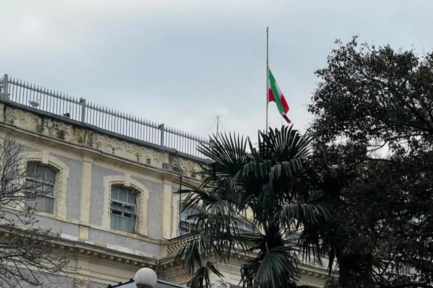 İran Başkonsolosluğu’nda bayrak yarıya indirildi