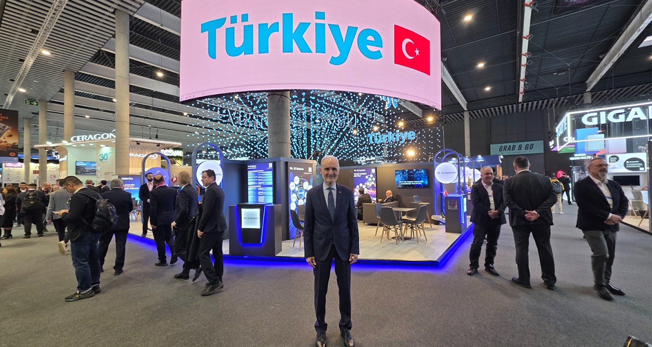 Barselona’da yapay zekalı "metal yaka" sahaya iniyor