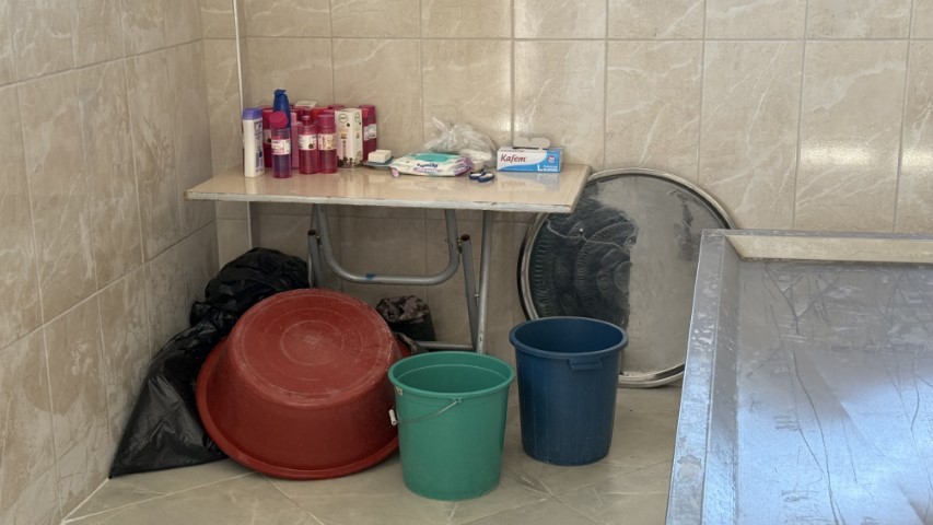 Adana’da ilginç hırsızlık: Gasilhaneden kefen çaldılar