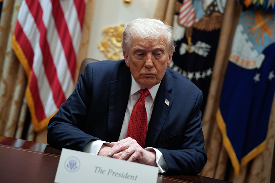 Trump: "ABD, gerekirse Hürmüz Boğazı'ndan geçen tankerlere refakat etmeye başlayacaktır"