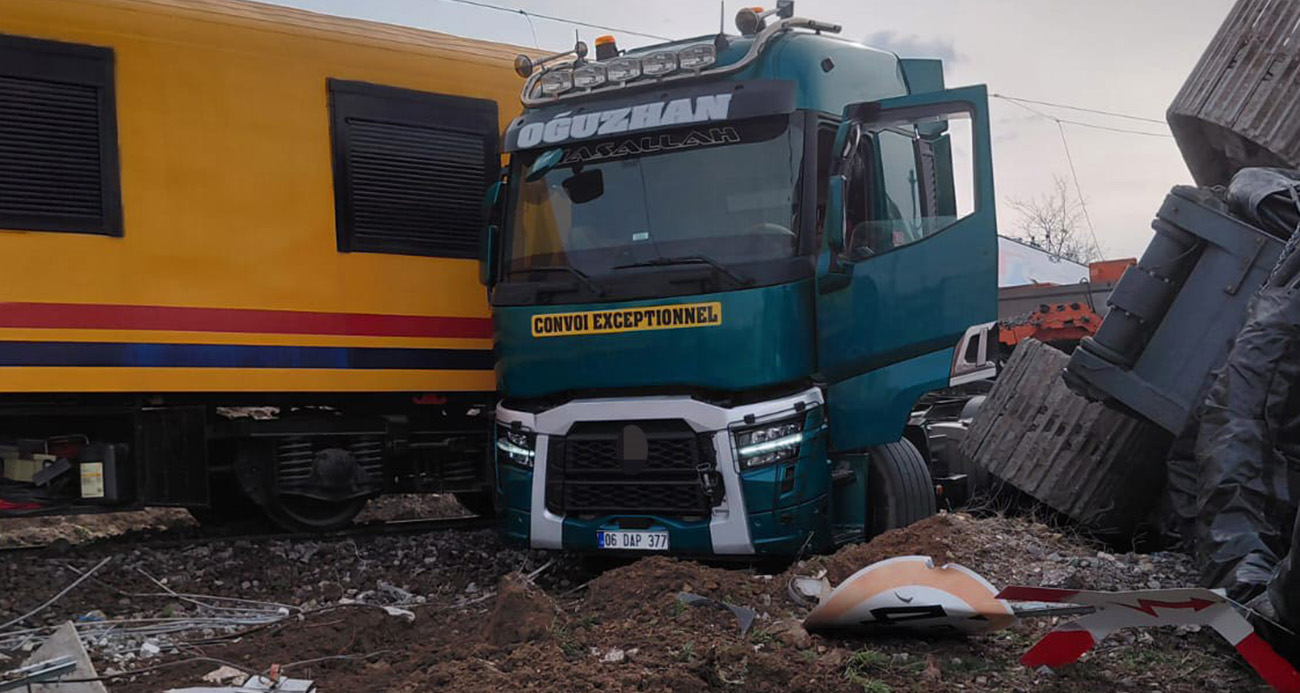 Nevşehir’de yük treni tıra çarptı: 2 makinist yaralandı