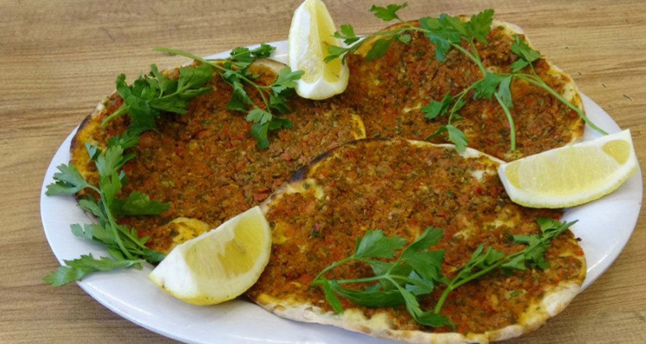 Gaziantep’te AB tescilli lahmacun sarımsaklı ve sebzeli yapılıyor