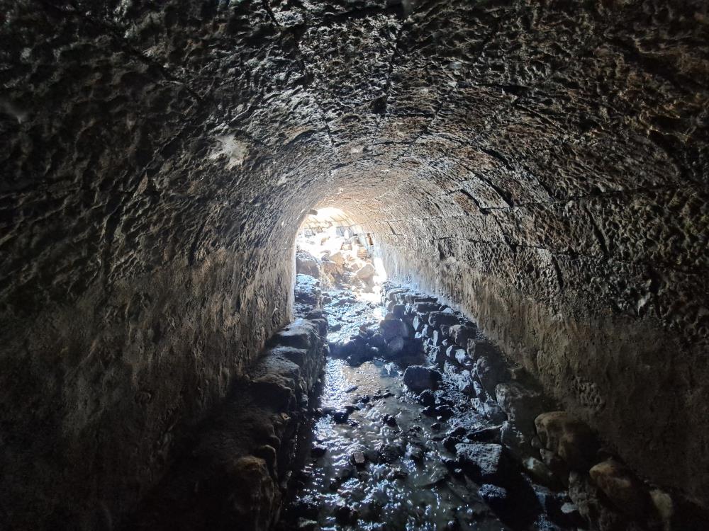 Türkiye’de bir örneği daha yok; Trabzon’da Roma dönemine ait su kanalı ortaya çıktı