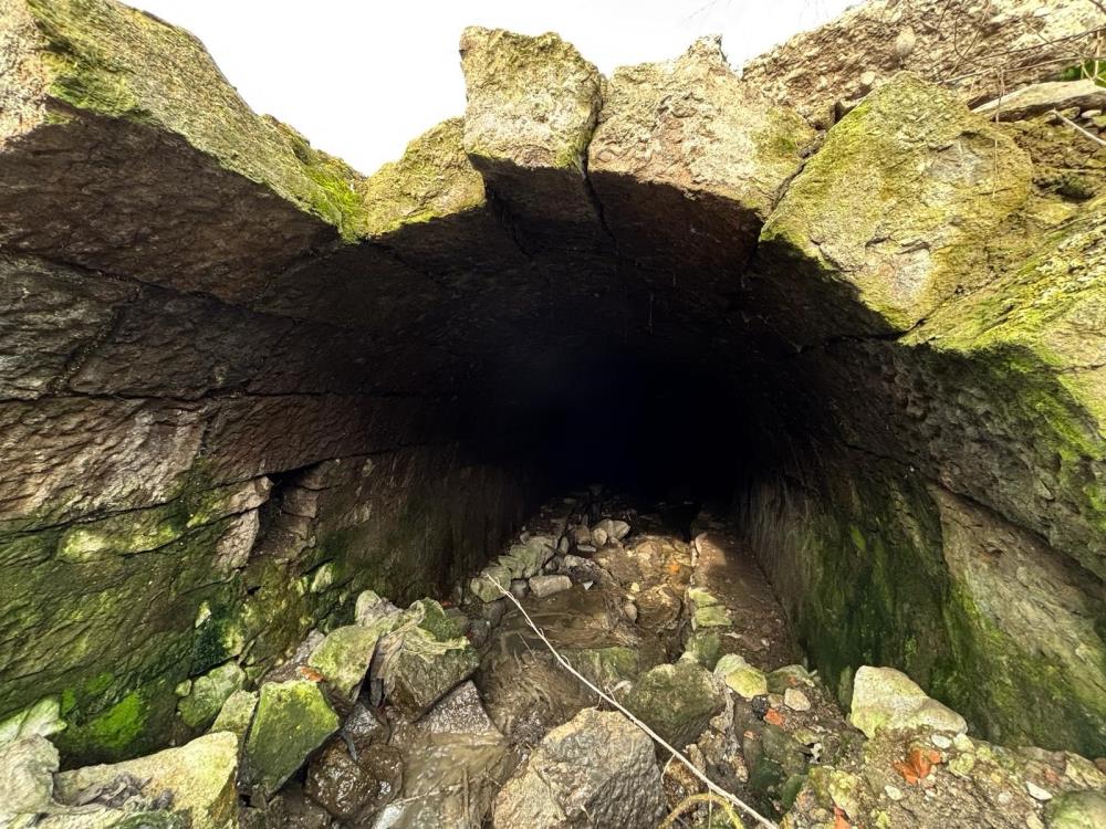 Türkiye’de bir örneği daha yok; Trabzon’da Roma dönemine ait su kanalı ortaya çıktı