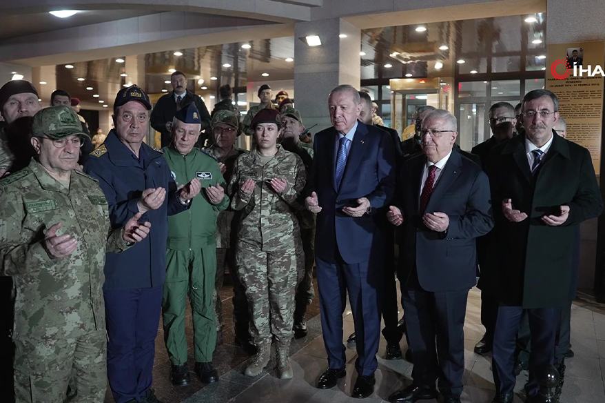 Cumhurbaşkanı Erdoğan, Ömer Halisdemir Anıtı’nda dua etti