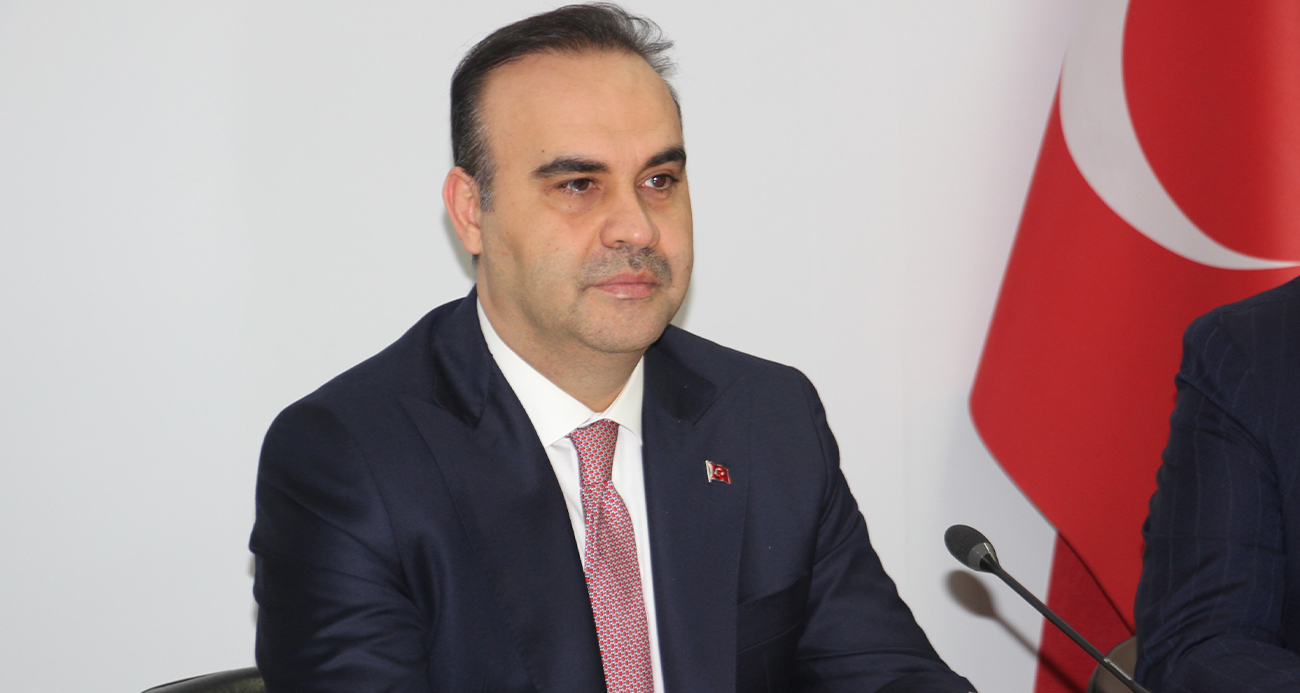 Sanayi ve Teknoloji Bakanı Mehmet Fatih Kacır, Türkiye’nin üretim ve teknoloji alanındaki ilerlemesine dikkat çekerek, son 23 yılda sanayi katma değerinin 41 milyar dolardan 241 milyar dolara yükseldiğini, ihracatın ise 36 milyar dolardan 273 milyar dolara çıktığını söyledi.