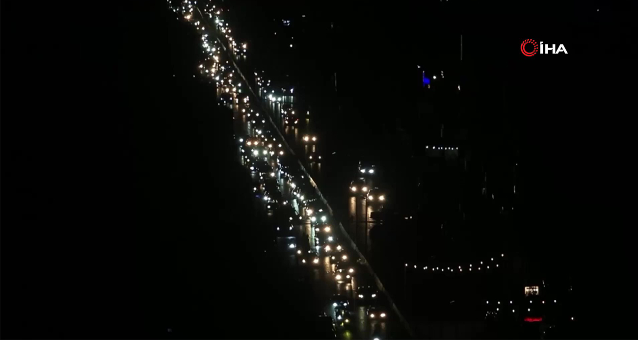 İsrail, "Hizbullah'ın kalesi" olarak bilinen Beyrut’taki Dahiye bölgesine yoğun saldırılarını sürdürürken, Lübnan genelinde 58 bin 64 kişi yerinden edildi.