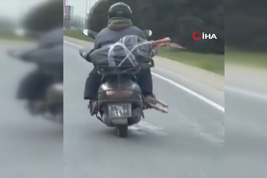 Motorcu ayağının altında et taşıdı