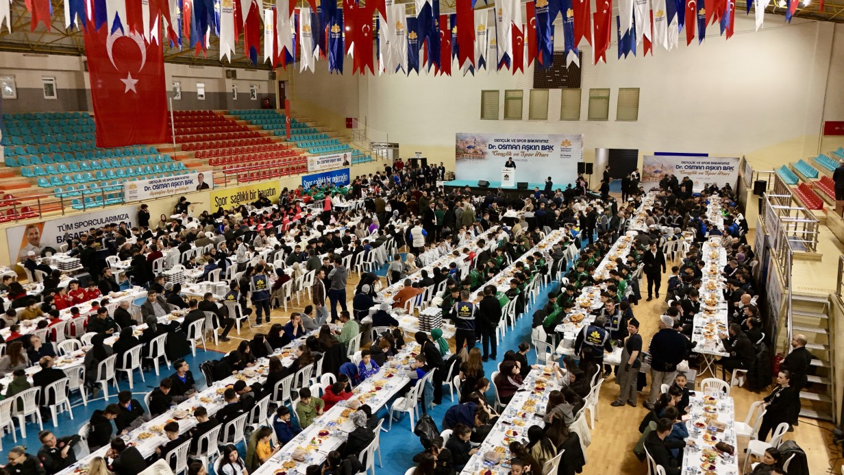 Gençlik ve Spor Bakanı Bak’tan Sultanbeylili gençlere müjde