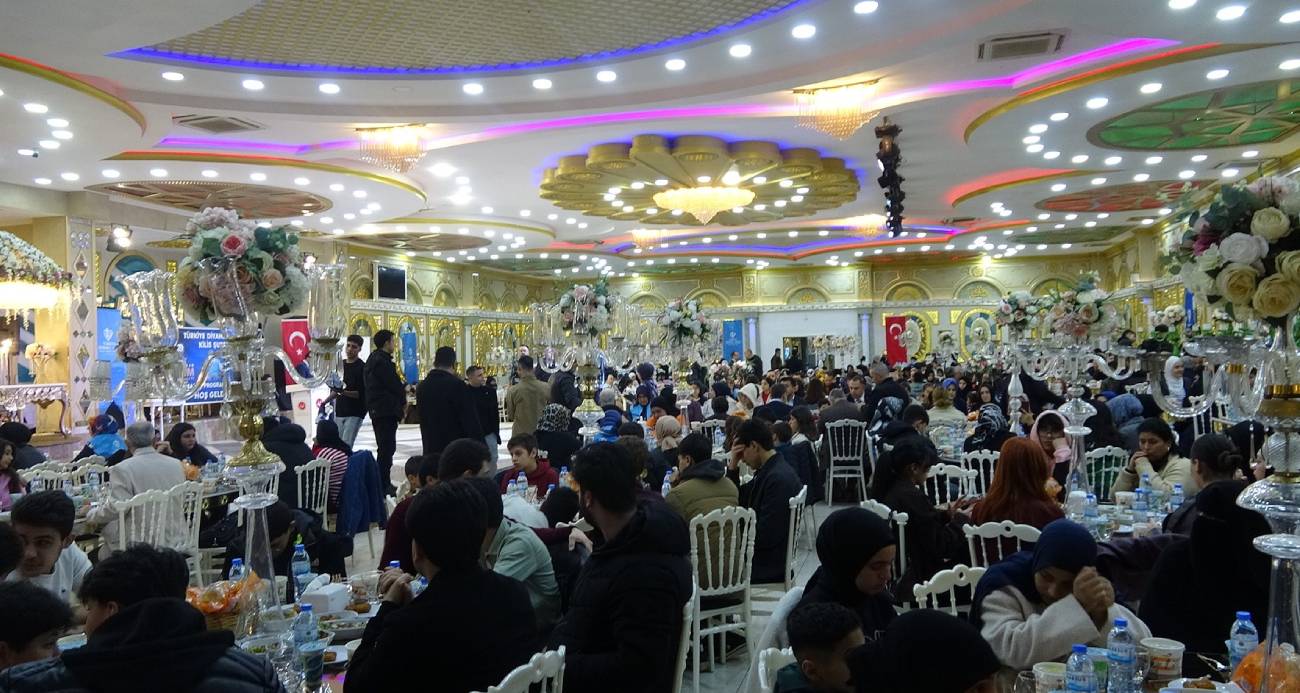 Kilis’te Dünya Yetimler Günü kapsamında düzenlenen iftar programında Vali Ömer Kalaylı, yetim ve öksüz çocuklarla bir araya gelerek toplumsal dayanışmanın önemine dikkat çekti.