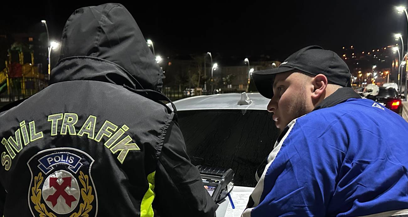 Stajyer ehliyeti iptal edilen şahsa, tekrar araç kullanırken yakalandığı için 200 bin TL ceza yazıldı. Sürücü "Benim aracım o kadar etmiyor" diyerek sitem etti.