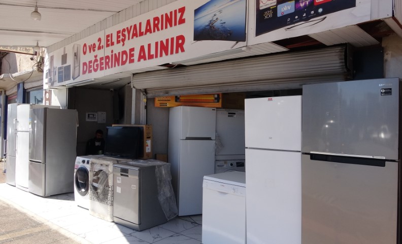 Mersin’de bir esnaf, yardım etmek istediği genç tarafından soyuldu