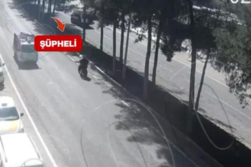  Diyarbakır'ın Bağlar ilçesinde 'abarth egzoz' bulunan bir motosiklet sürücüsü 'dur' ihtarına uymayıp 16 bin TL'den kaçarken 200 bin TL ceza yedi. Kovalama anları KGYS'ye yansırken, aday sürücü olan şahsın belgesi daimi olarak iptal edildi.