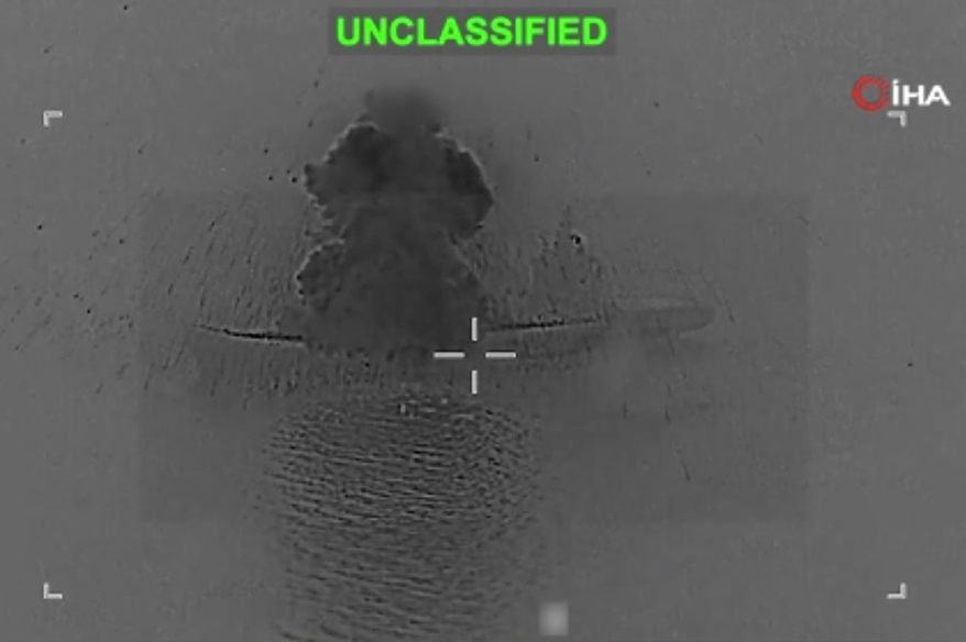 ABD ordusu, İran’a ait İHA gemisine yönelik saldırının görüntülerini yayınladı