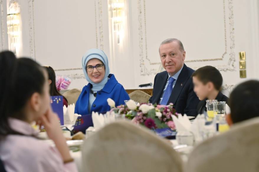 Cumhurbaşkanı Erdoğan, çocuklarla iftarda buluştu