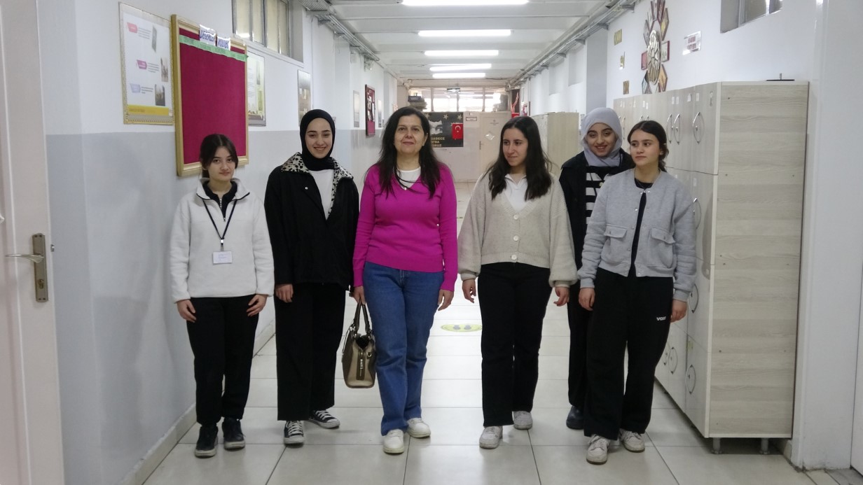 Mezun olduğu lisede 30 yıldır öğretmenlik yapıyor