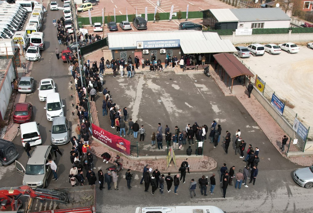 Konya’da plaka değiştirme kuyruğu