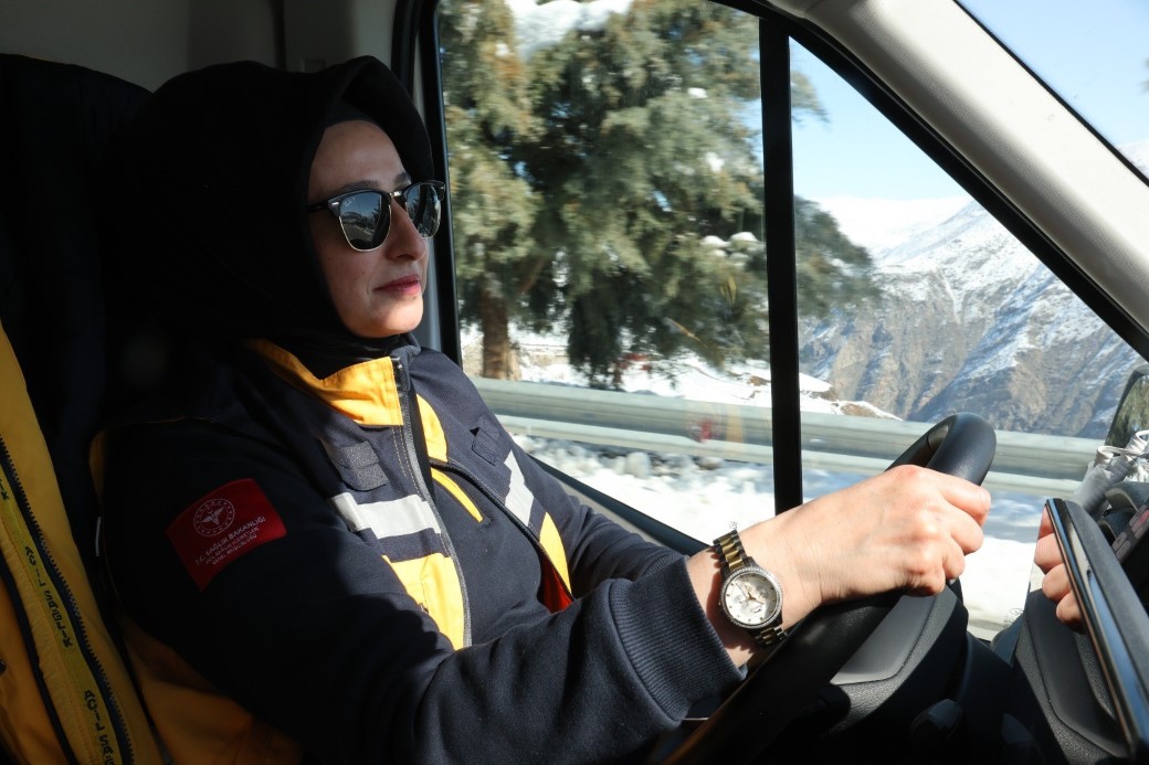 Siirt’in tek kadın ambulans şoförü zorlu coğrafyada hayat kurtarıyor