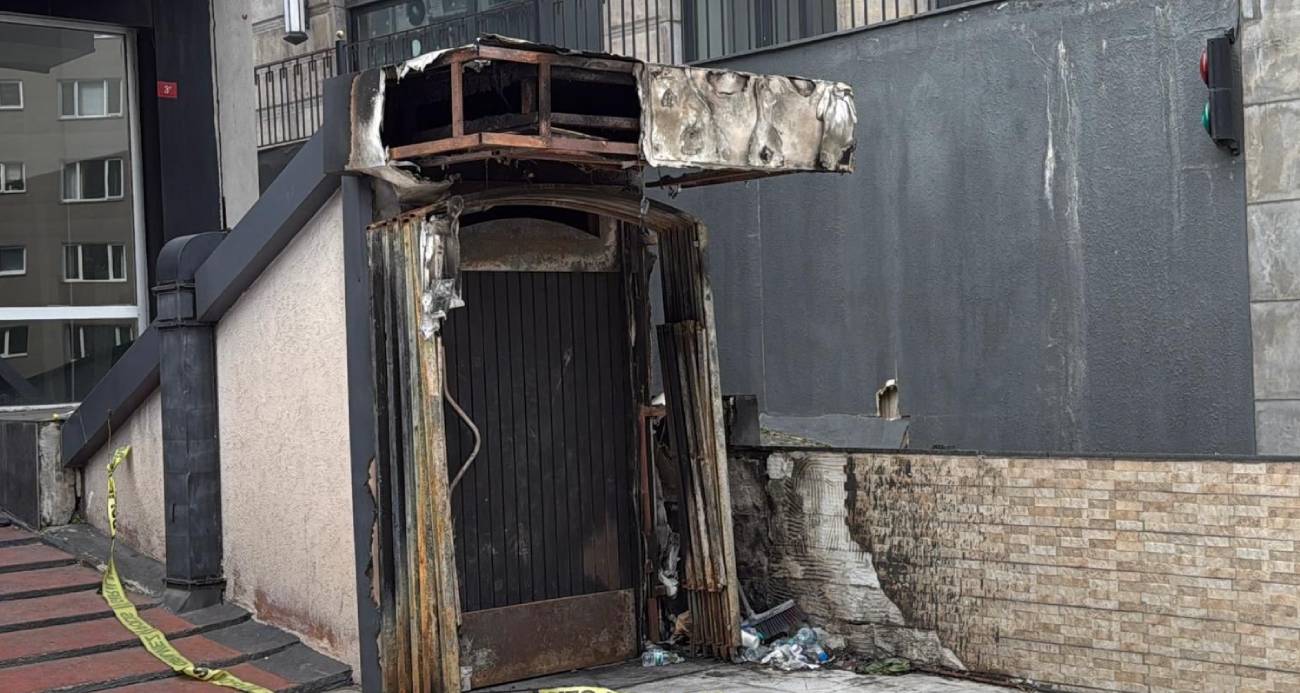 Beşiktaş Levent’te bir eğlence mekanının girişi benzin dökülerek ateşe verildi. Mekanın alev alev yandığı anlar cep telefonuyla kaydedildi. Kundaklama olayına ilişkin 18 yaşındaki iki kundakçı yakalandı. Olayın mekan sahibi Yusuf Durmuş’un bir süre önce işten çıkardığı için kendisine husumet besleyen güvenlik görevlisi tarafından azmettirildiği iddia edilirken Durmuş’un olayın ertesi günü evinin önünde aracına bindiği sırada uğradığı silahlı saldırı sonucu öldüğü öğrenildi.