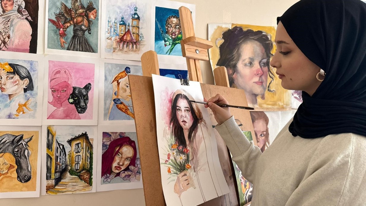 Savaşın içinden doğan sanatçı: Kadınların hikayesini tuvale yansıtıyor