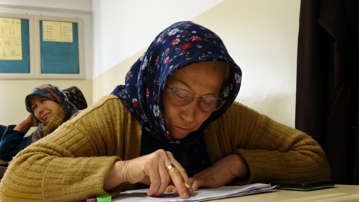 Okula gidemeyen kadınlar yıllar sonra hayallerine kavuştu