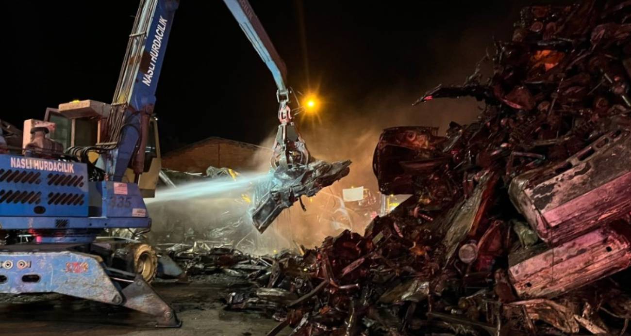 Hurdacılarda yangın paniği: Hurda araçlar alev aldı