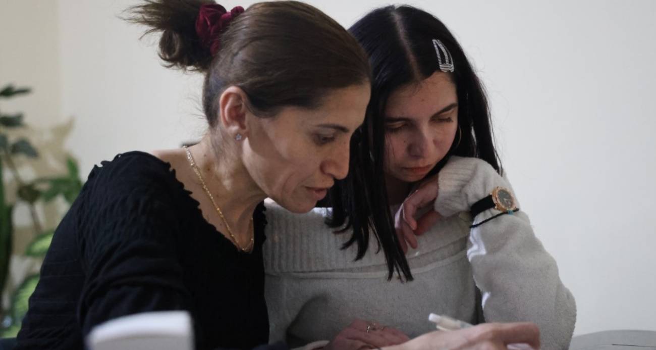 Kırşehir’de yaşayan 4 çocuk annesi Satı Kokluk; çocuk yaşta evlendirildiği hayatında yaşadığı tüm zorluklara rağmen hayata tutunmayı başardı.