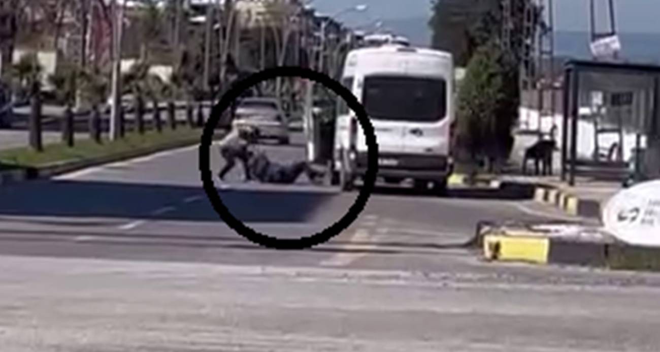 Kavgada yaralanan sürücünün hastanedeki tedavisinin devam ettiği öğrenildi.