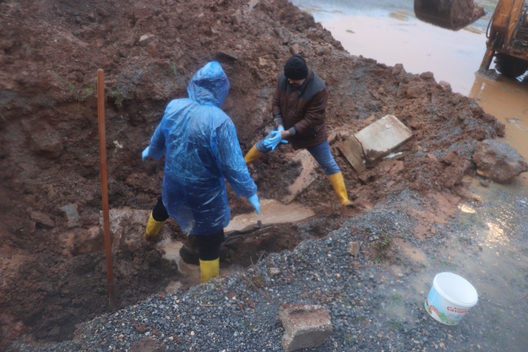 Depremde tüm ailesinin kaybeden babanın kayıp kızı için umutlu bekleyişi acıyla son buldu