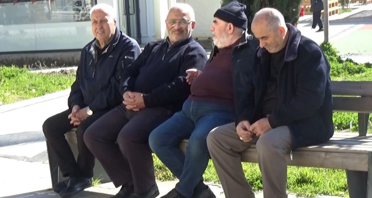 Türkiye’nin en yaşlı nüfusuna sahip vilayeti Sinop, sosyal güvenlik kayıtlarına göre emekli sayısının çalışan sayısını geçtiği iller sıralamasında Türkiye 2.’si oldu. Her bir çalışana karşılık 1,17 emeklinin düştüğü şehirde vatandaşlar; asayiş olaylarının azlığı, komşuluk ilişkilerinin güçlü olması ve yüksek huzur için Sinop’u tercih ediyorlar. Aktif çalışma hayatını bırakanların, güvenlik ve uygun fiyatlar için tercih ettiği Sinop, emekli şehri ünvanını almaya başladı.