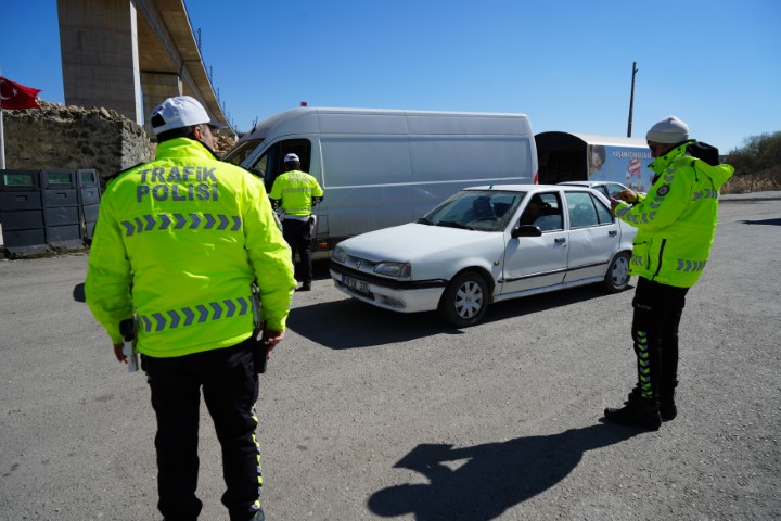 43 ilin geçiş güzergahında APP plakalı araçlar durduruldu: Sürücülere uyarı yapıldı