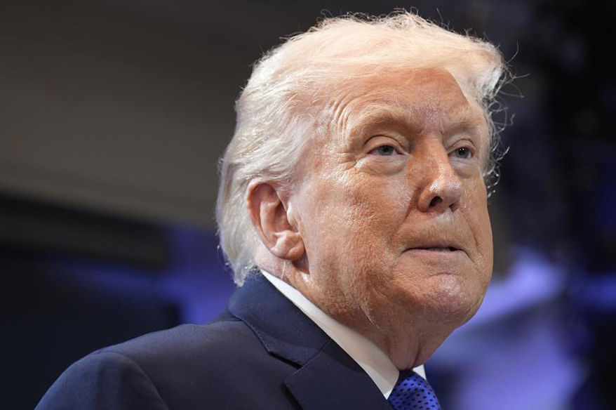 Trump: "Son birkaç saat içinde 10 adet mayın döşeme botunu veya gemisini imha ettik"