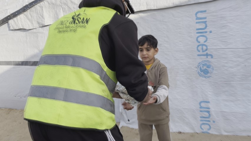 Türkiye'den Gazze'ye iftar sofraları: Çadır kentteki çocuklardan Türkiye'ye teşekkür