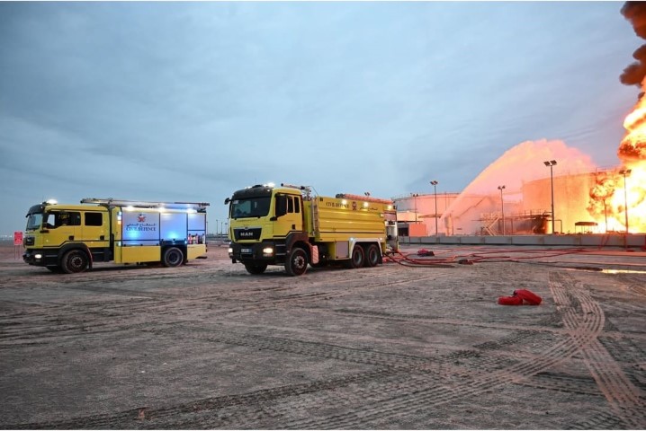 İran, Bahreyn'de yakıt tanklarını vurdu