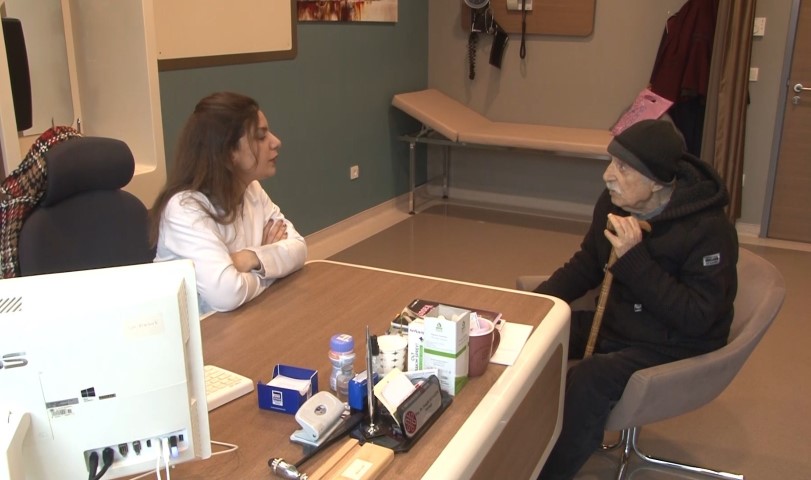 İnme geçiren 91 yaşındaki hastaya başarılı müdahale, uzmanlardan uyarı: 