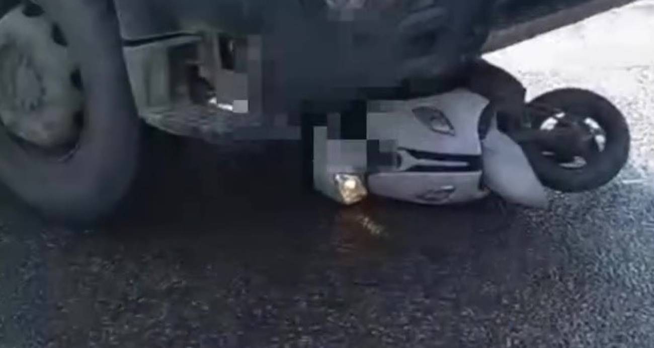 Kahramanmaraş’ta beton mikseri ile motosikletin karıştığı trafik kazasında motosiklet sürücüsü mikserin altında kalarak feci şekilde hayatını kaybetti.