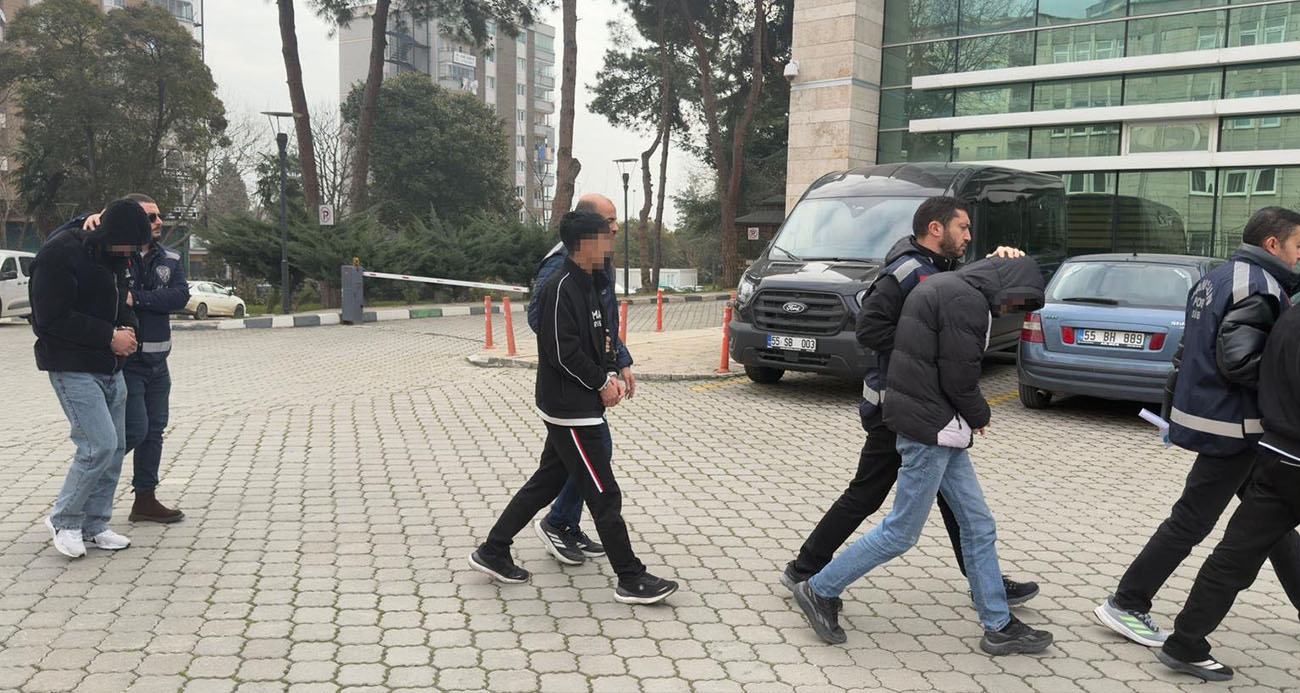 Samsun’da araç kiralamak isterken sahte internet sitesi ve ilanlara güvenen bir kişi yaklaşık 500 bin TL dolandırıldı. Siber polisinin çalışmasıyla olaya karıştığı tespit edilen 5 şüpheli yakalandı.